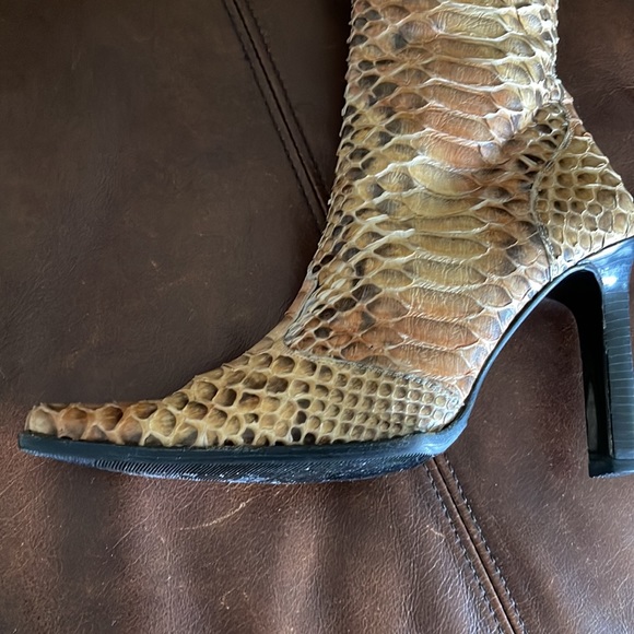 Gold/ Tan color PYTHON BOOT with shades of gray and dark brown. - Picture 5 of 8
